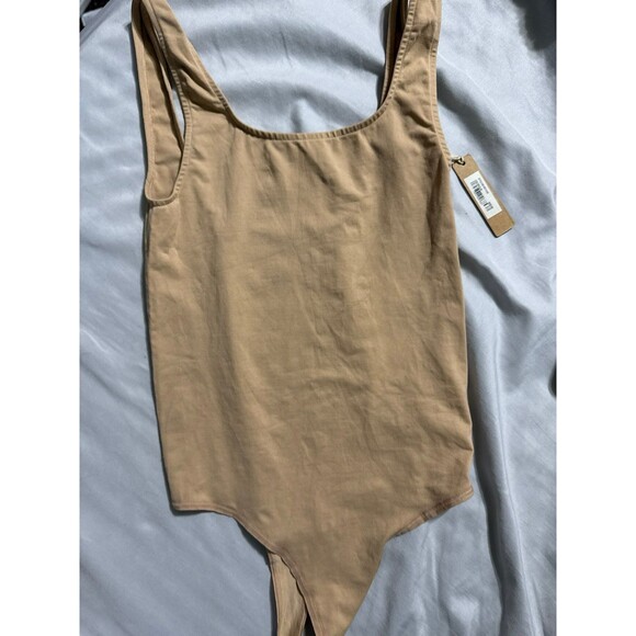 SKIMS Soft Smoothing Scoop Neck Thong Bodysuit - Picture 3 of 4